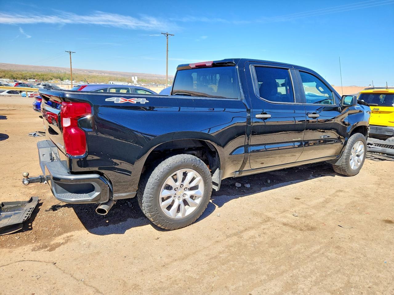 2020 Chevrolet Silverado K1500 Custom - Фото 3