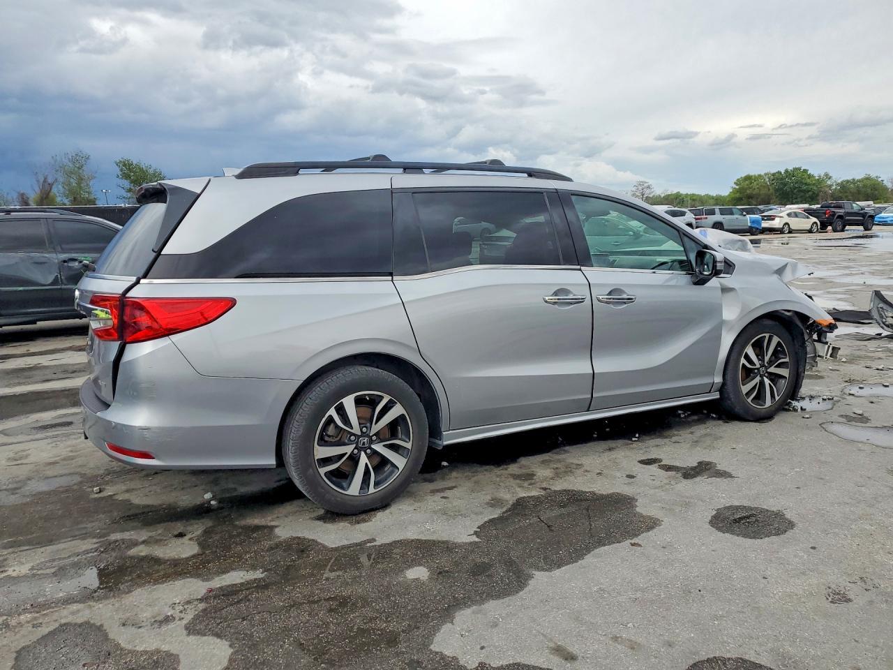 2019 Honda Odyssey Elite - Image 3