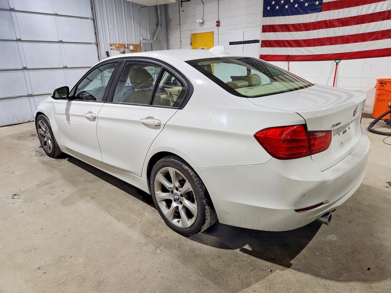 2014 BMW 335 Xi - Фото 2