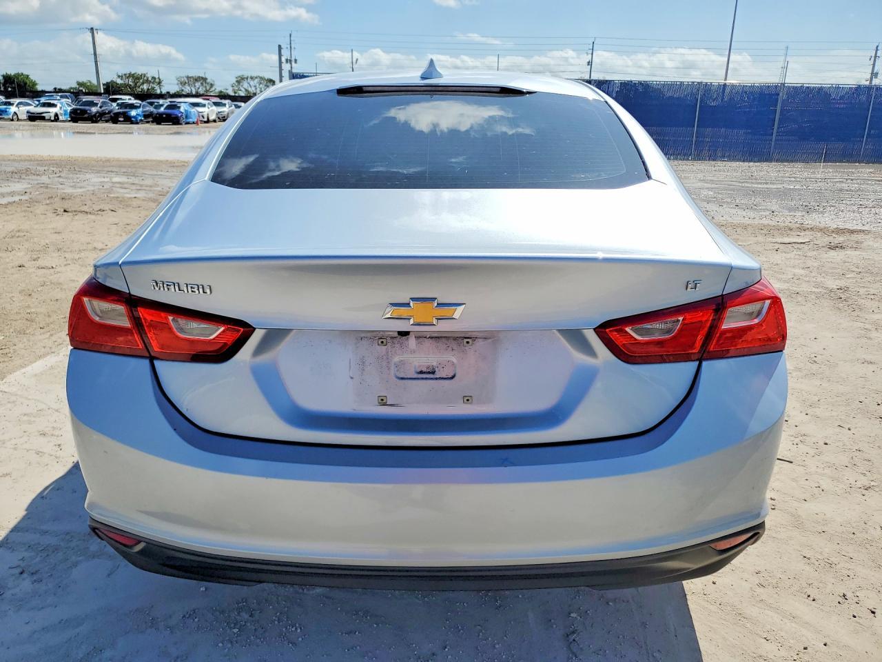 2018 Chevrolet Malibu Lt - Image 6