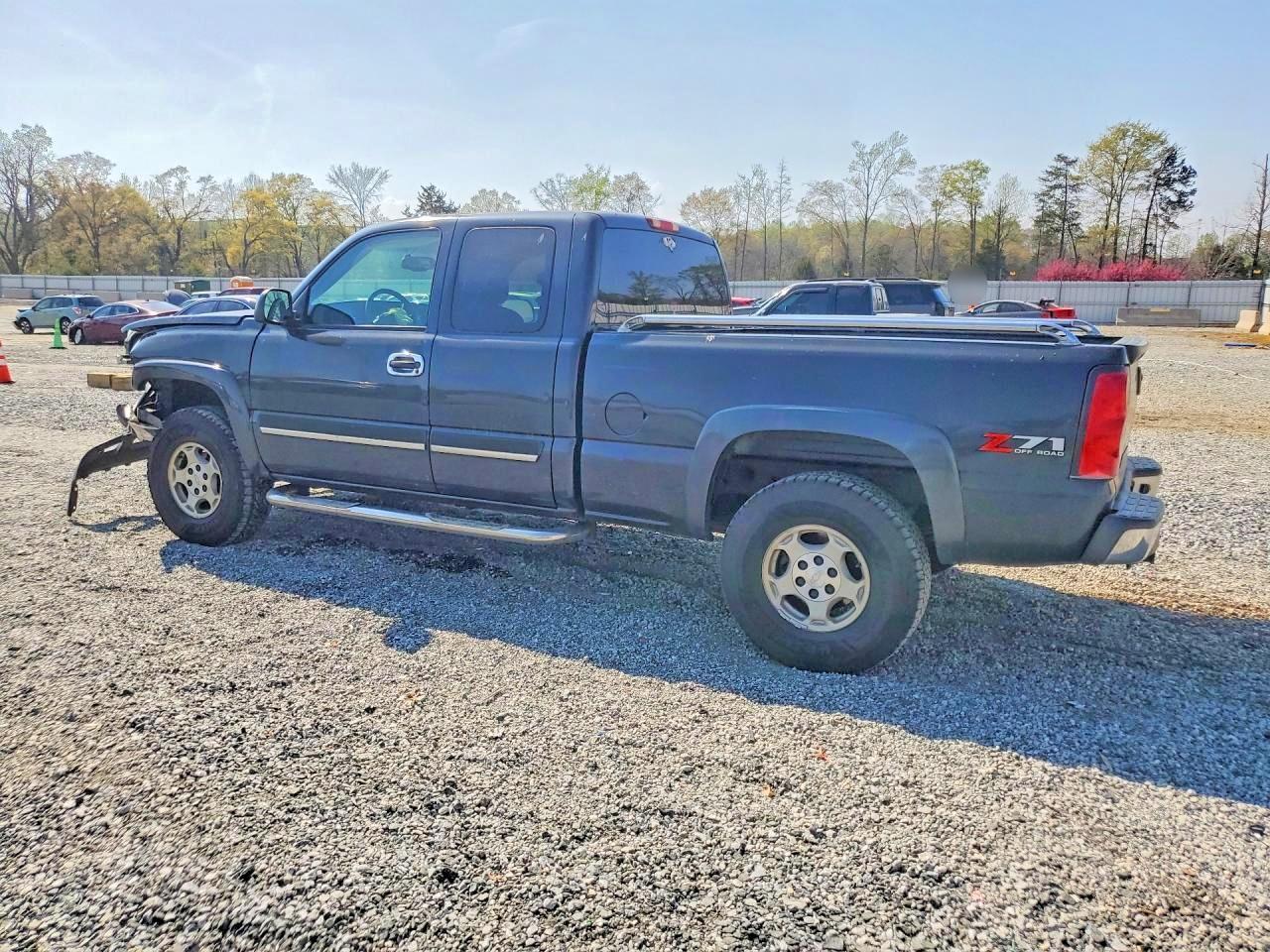 2004 Chevrolet Silverado K1500 - Image 2