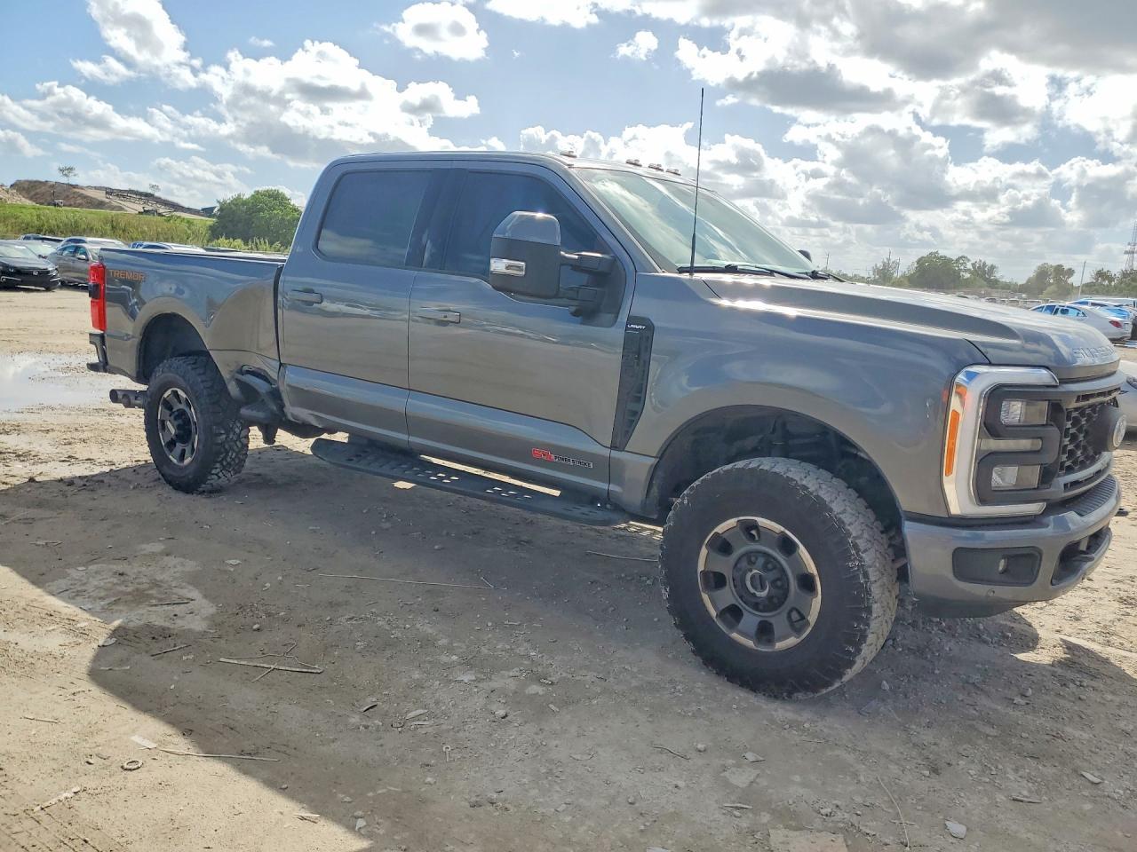2023 Ford F250 Super Duty - Фото 4