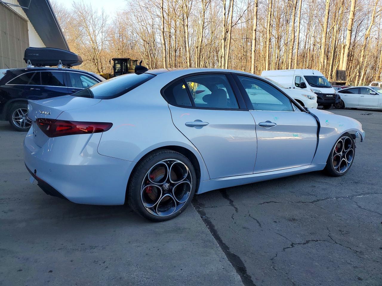 2022 Alfa Romeo Giulia Super - Фото 3