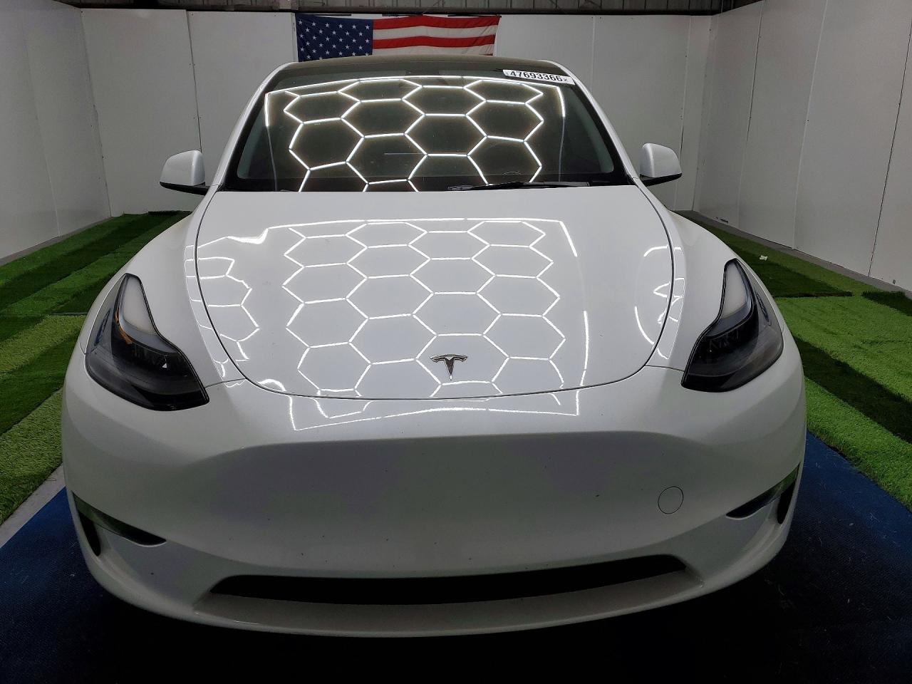 2023 Tesla Model Y - Image 5