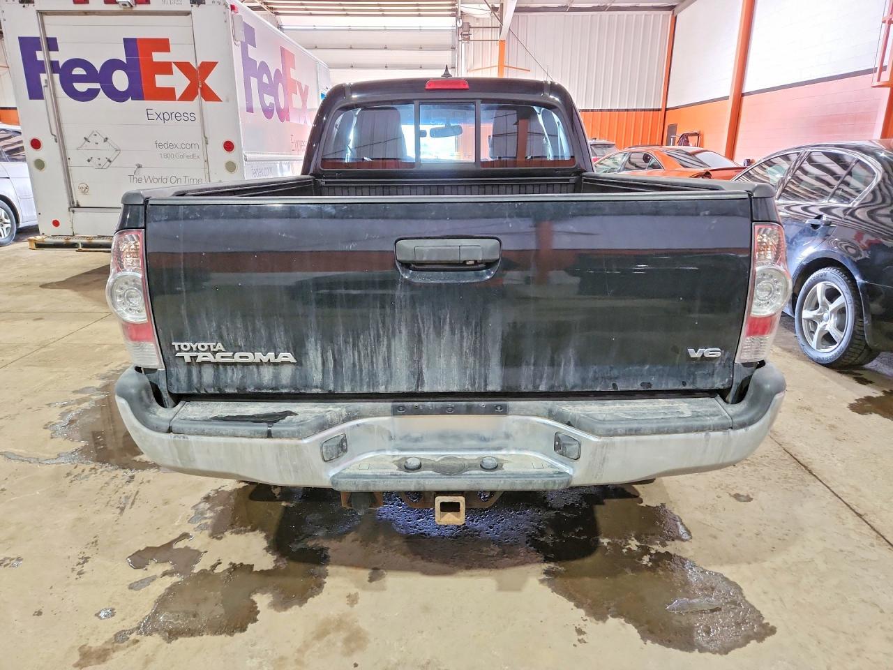2015 Toyota Tacoma V6 - Image 6