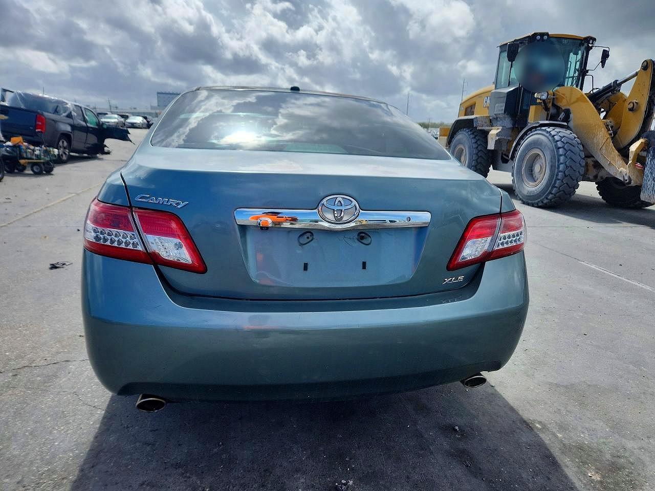 2011 Toyota Camry Xle V6 - Image 6