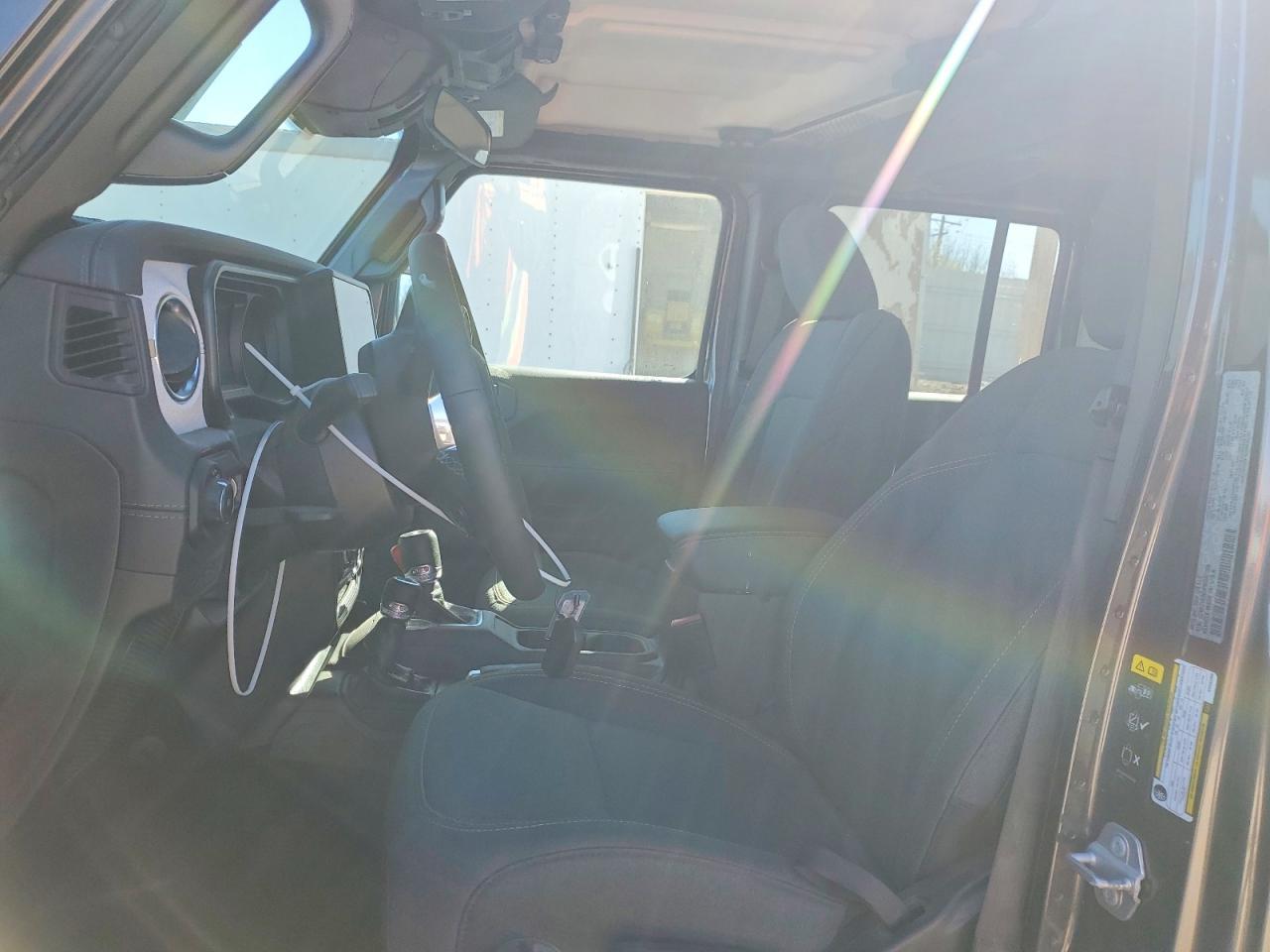 2025 Jeep Wrangler Sahara - Фото 7