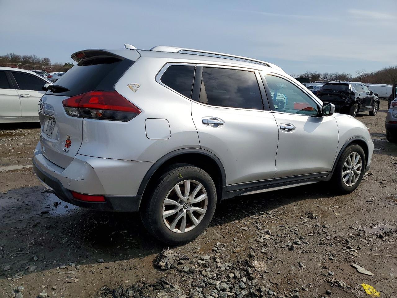 2019 Nissan Rogue Sv - Image 3