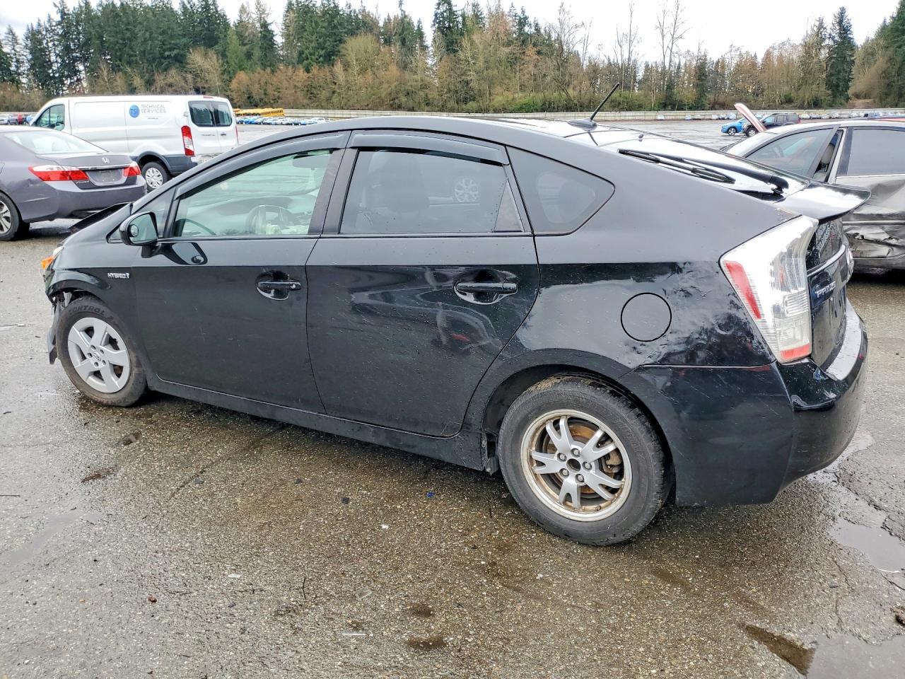 2011 Toyota Prius Three - Фото 2