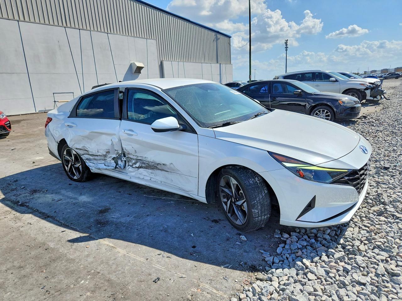 2023 Hyundai Elantra Sel - Фото 4