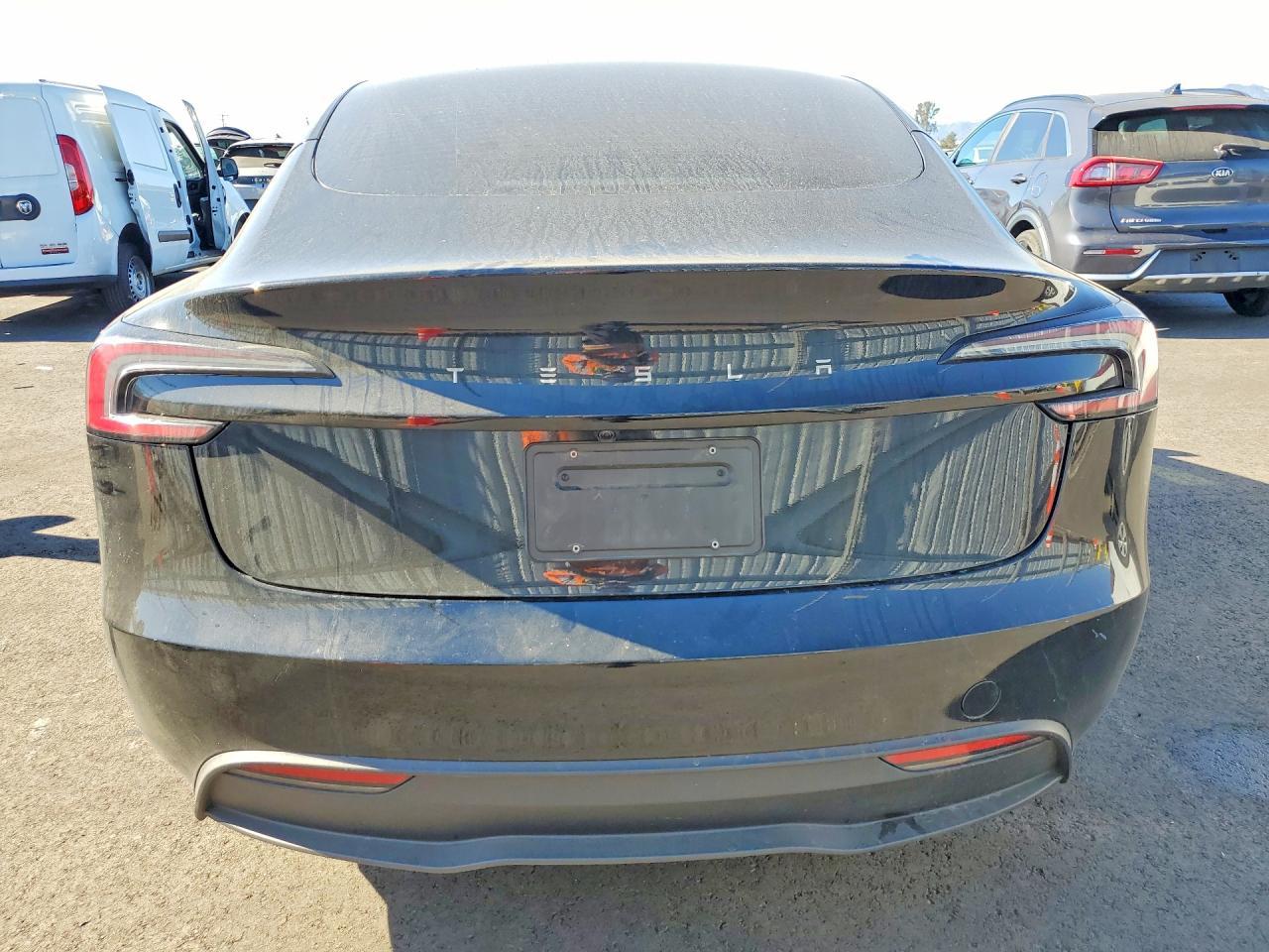2025 Tesla Model 3 - Фото 6