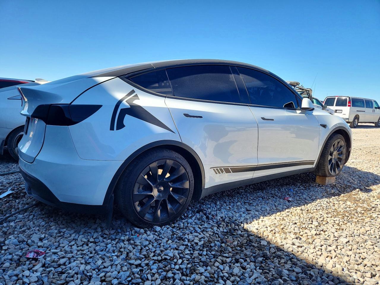 2023 Tesla Model Y - Фото 3