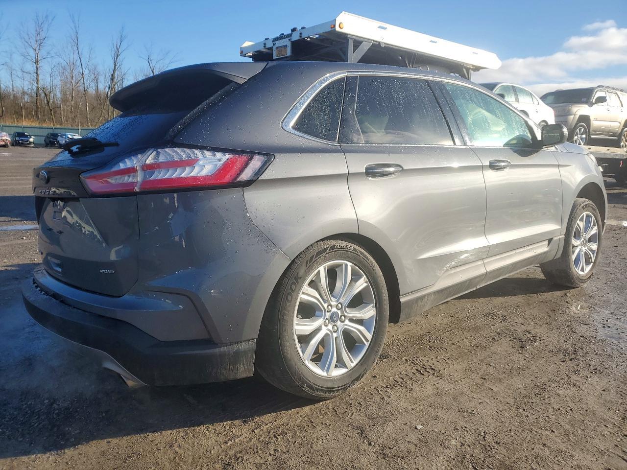 2022 Ford Edge Titanium - Фото 3