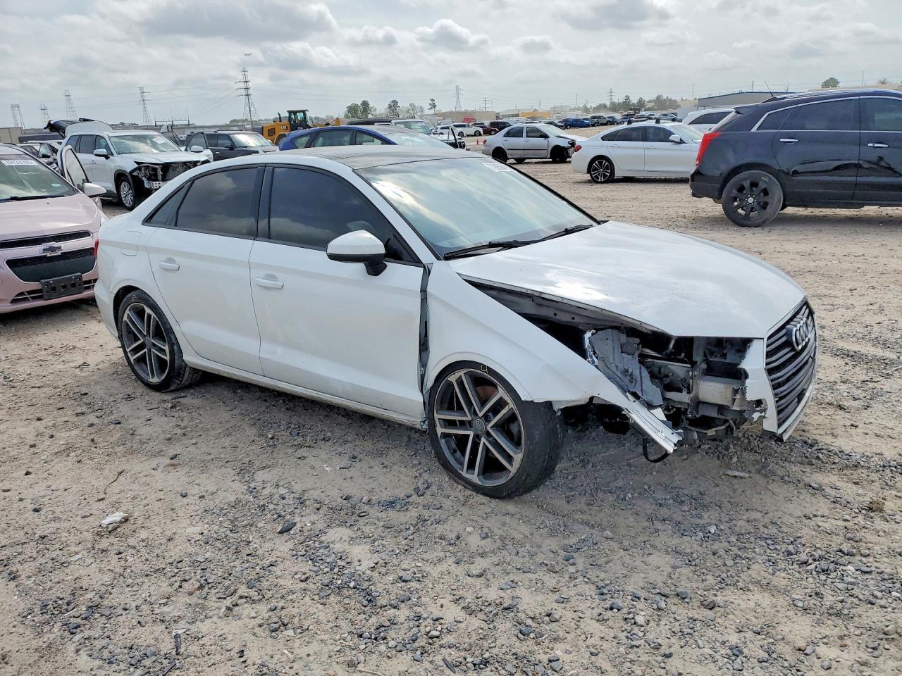 2017 Audi A3 Premium - Фото 4
