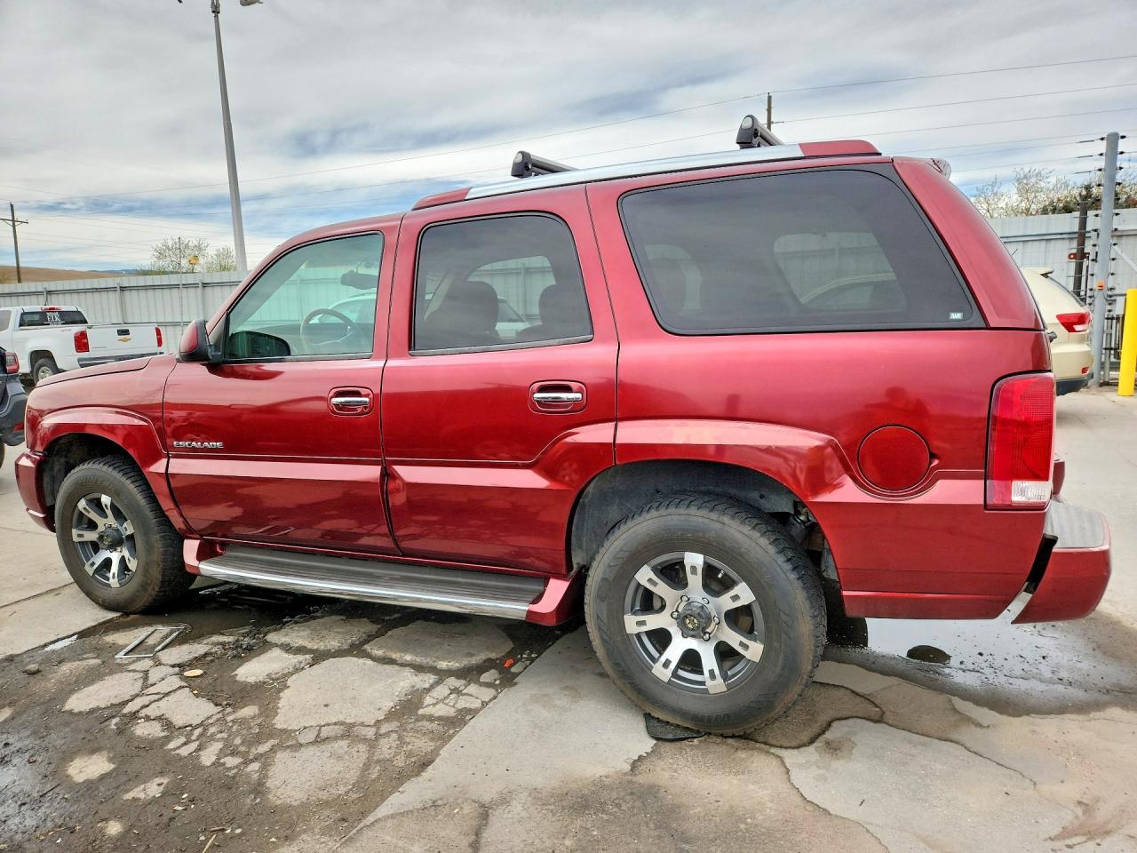 2002 Cadillac Escalade Luxury - Image 2