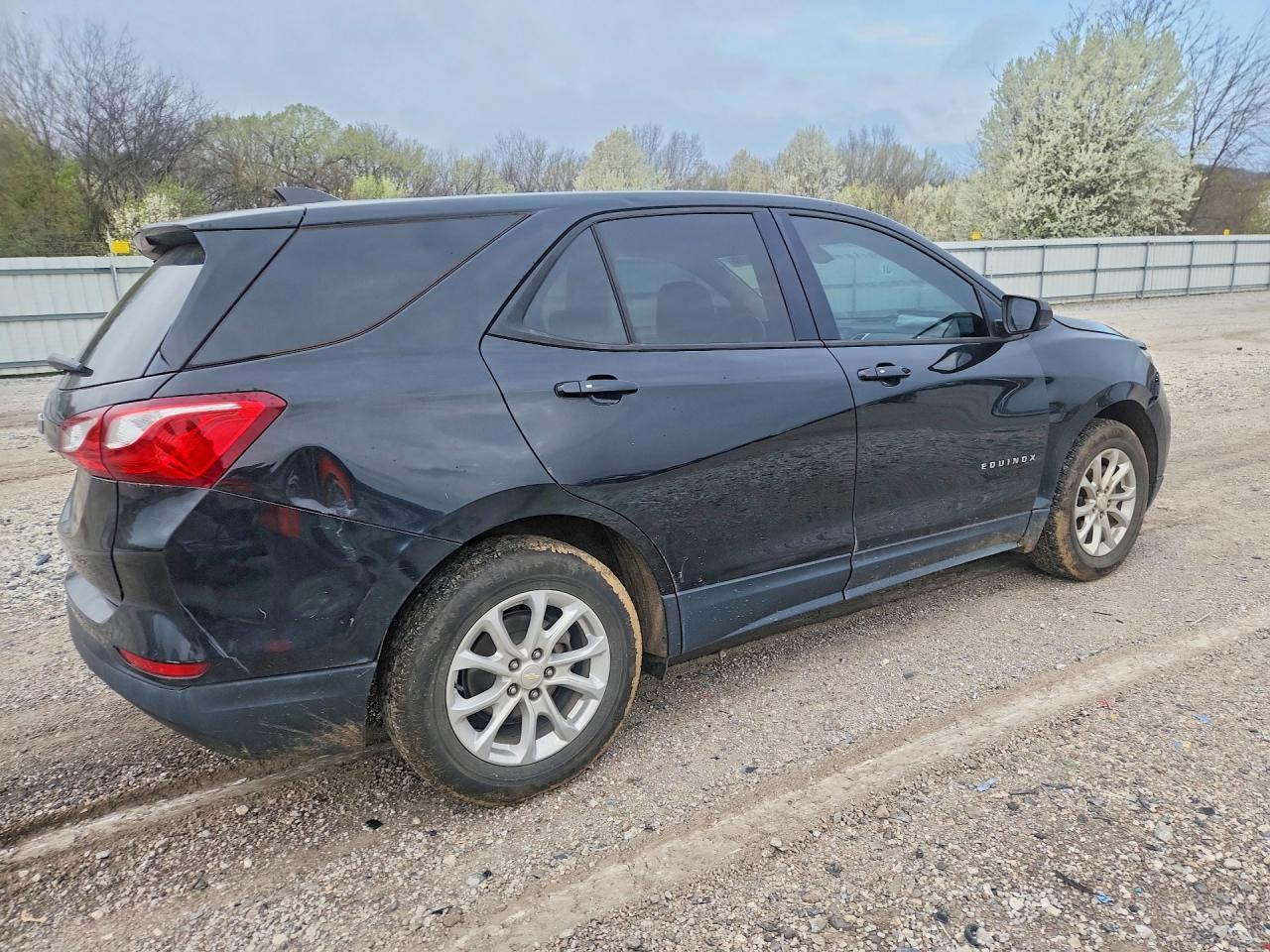 2019 Chevrolet Equinox Ls - Image 3