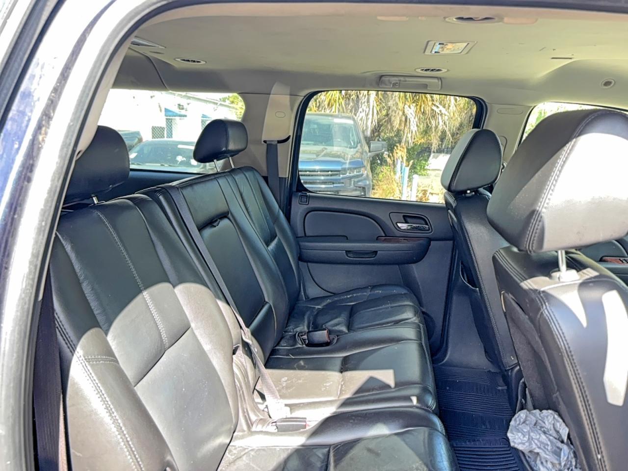2007 Chevrolet Suburban K1500 - Image 6