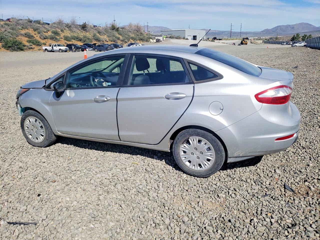 2016 Ford Fiesta S - Фото 2