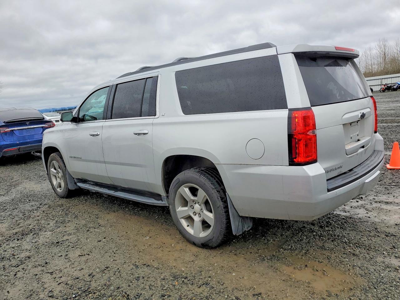 2019 Chevrolet Suburban K1500 Lt - Image 2