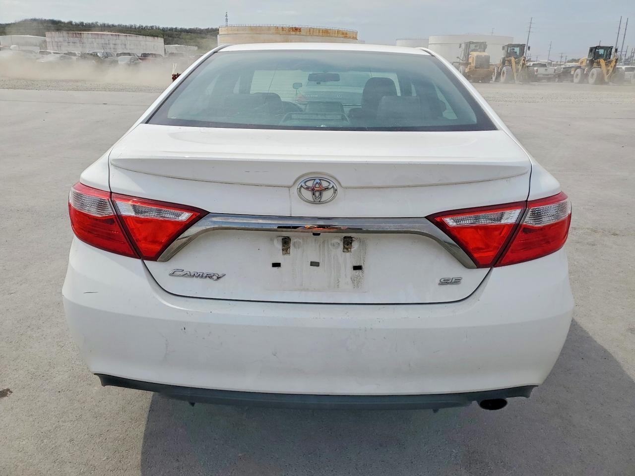 2017 Toyota Camry Se - Фото 6