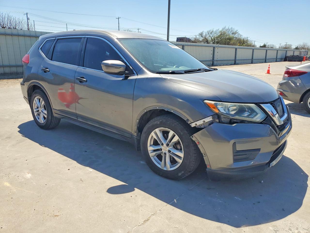 2017 Nissan Rogue - Image 4