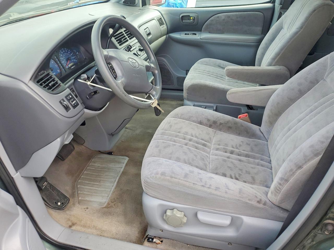 2001 Toyota Sienna Le - Фото 7