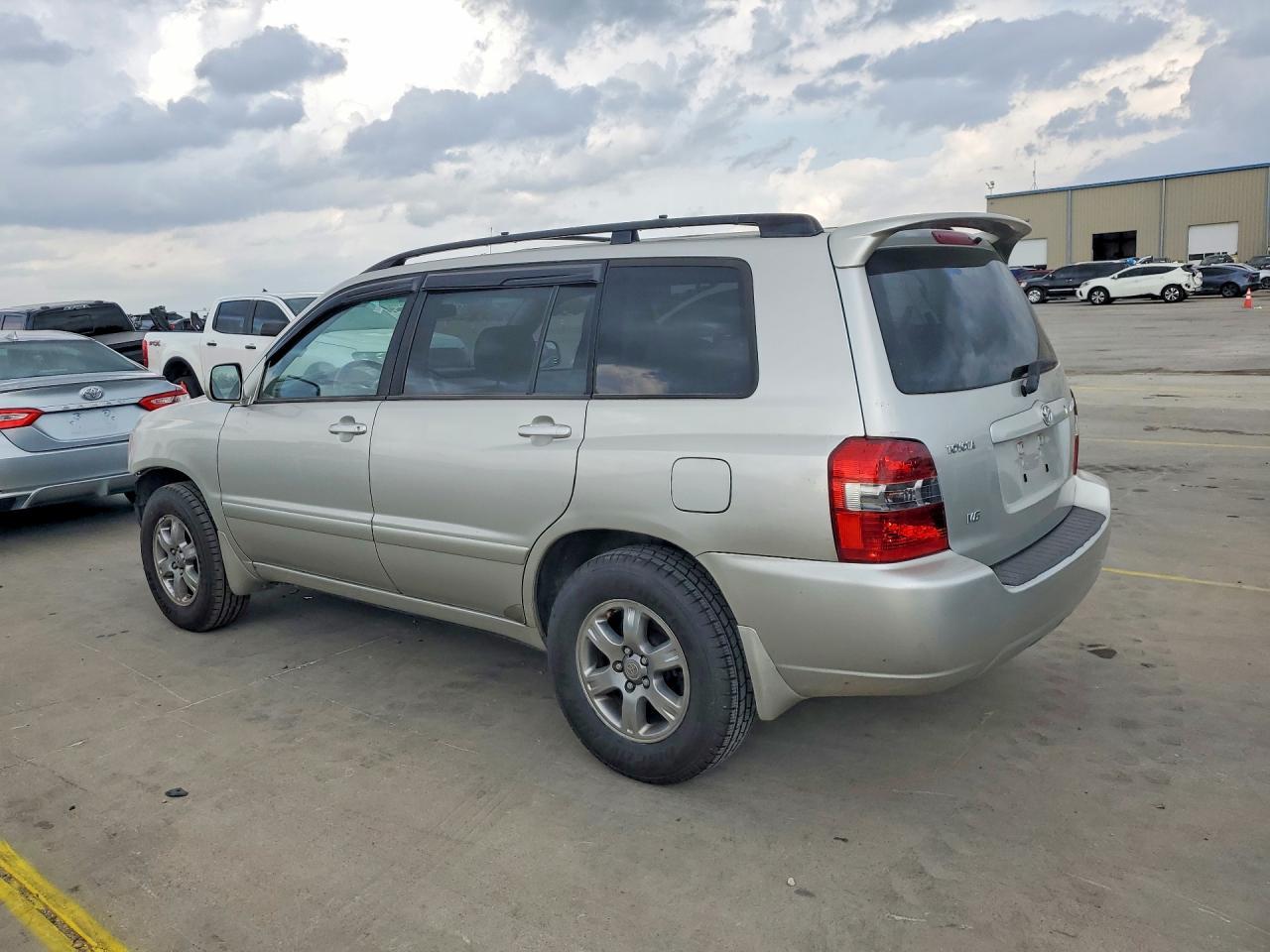 2005 Toyota Highlander Base - Фото 2