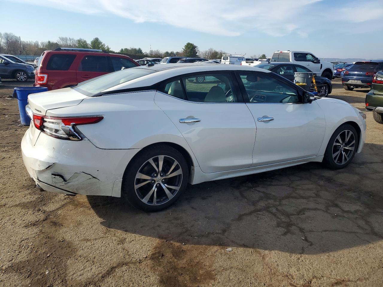 2016 Nissan Maxima Platinum - Image 3