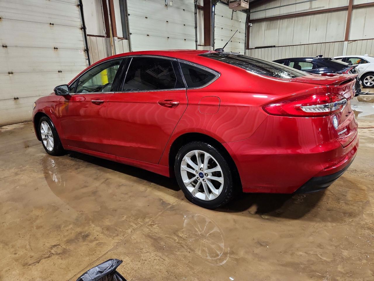 2020 Ford Fusion Titanium - Image 2