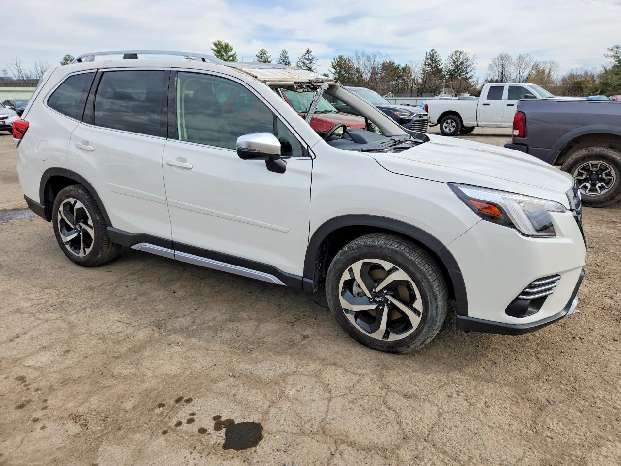 2023 Subaru Forester Touring - Image 4