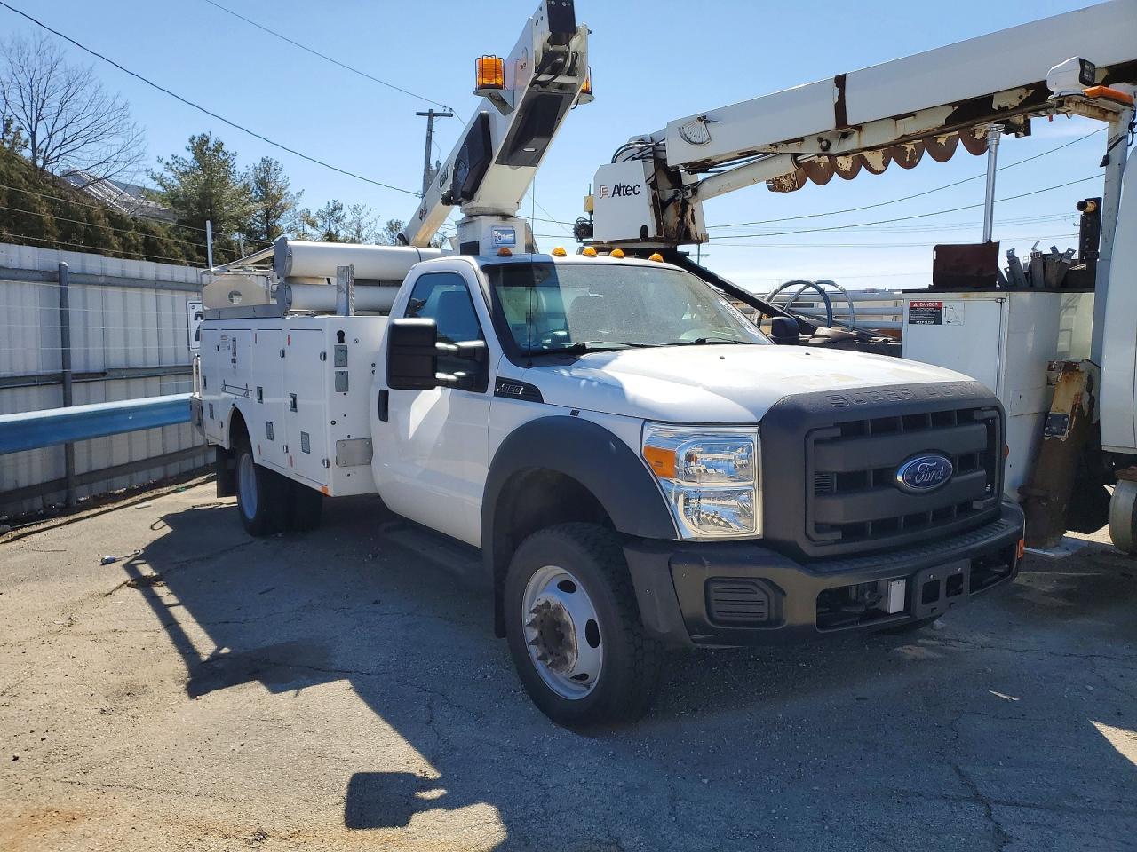 2015 Ford F-450 Sd - Boom Truck *** Clean Title * 12K Actual Miles * Prior Fleet *** - Фото 4