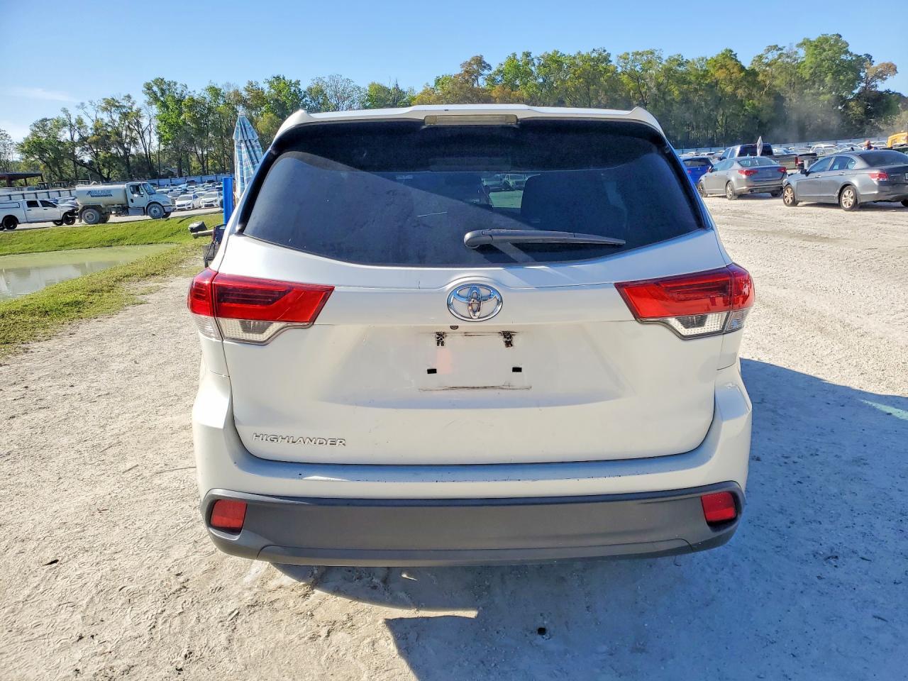 2019 Toyota Highlander Le - Фото 6