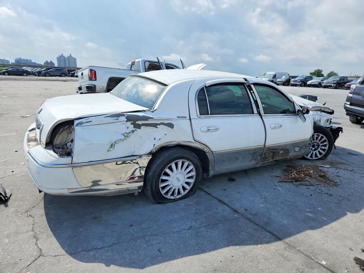 2004 Lincoln Town Car Executive - Фото 3