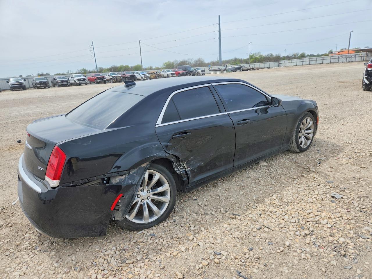 2020 Chrysler 300 Touring - Фото 3