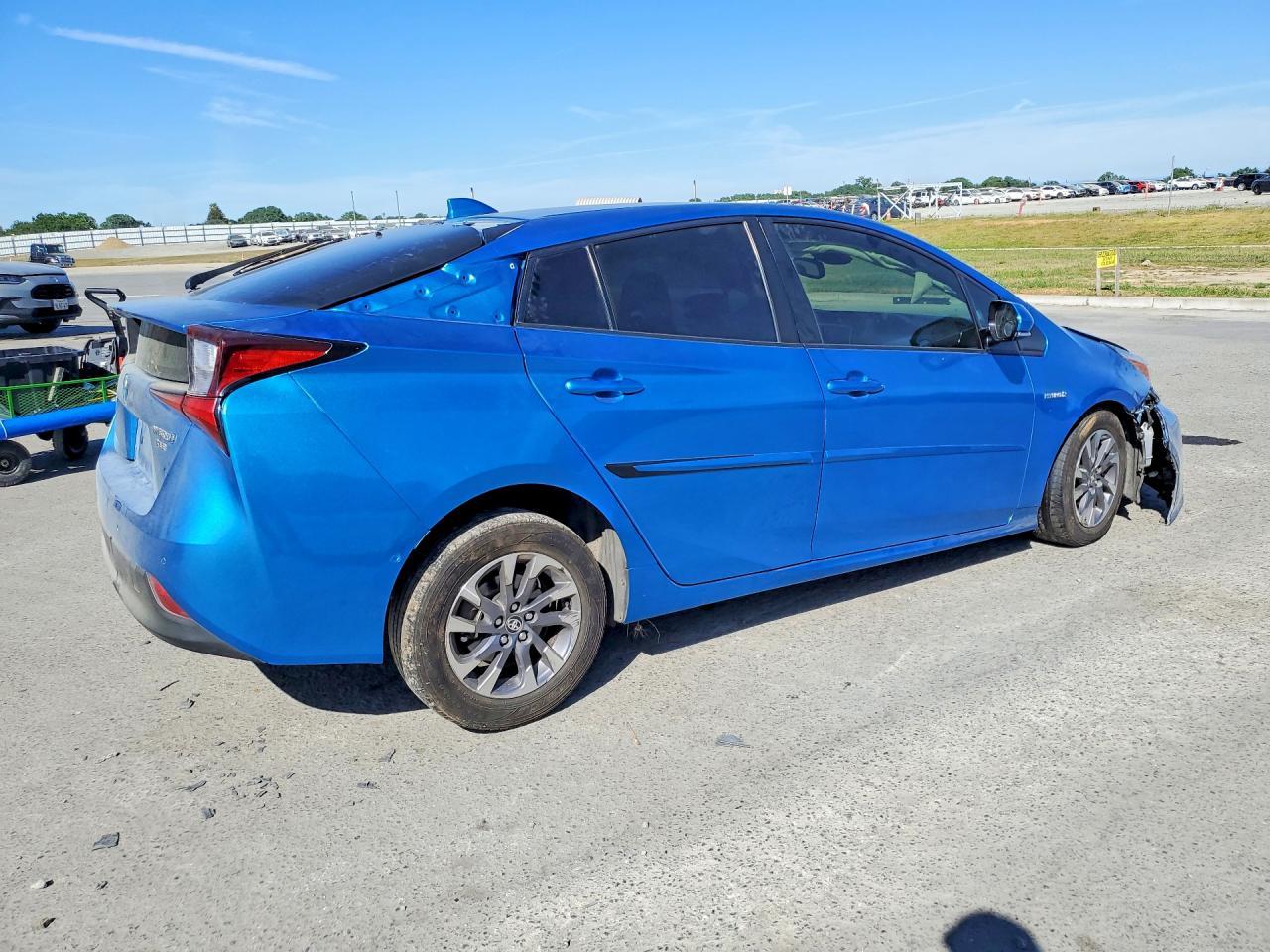 2022 Toyota Prius Xle - Image 3