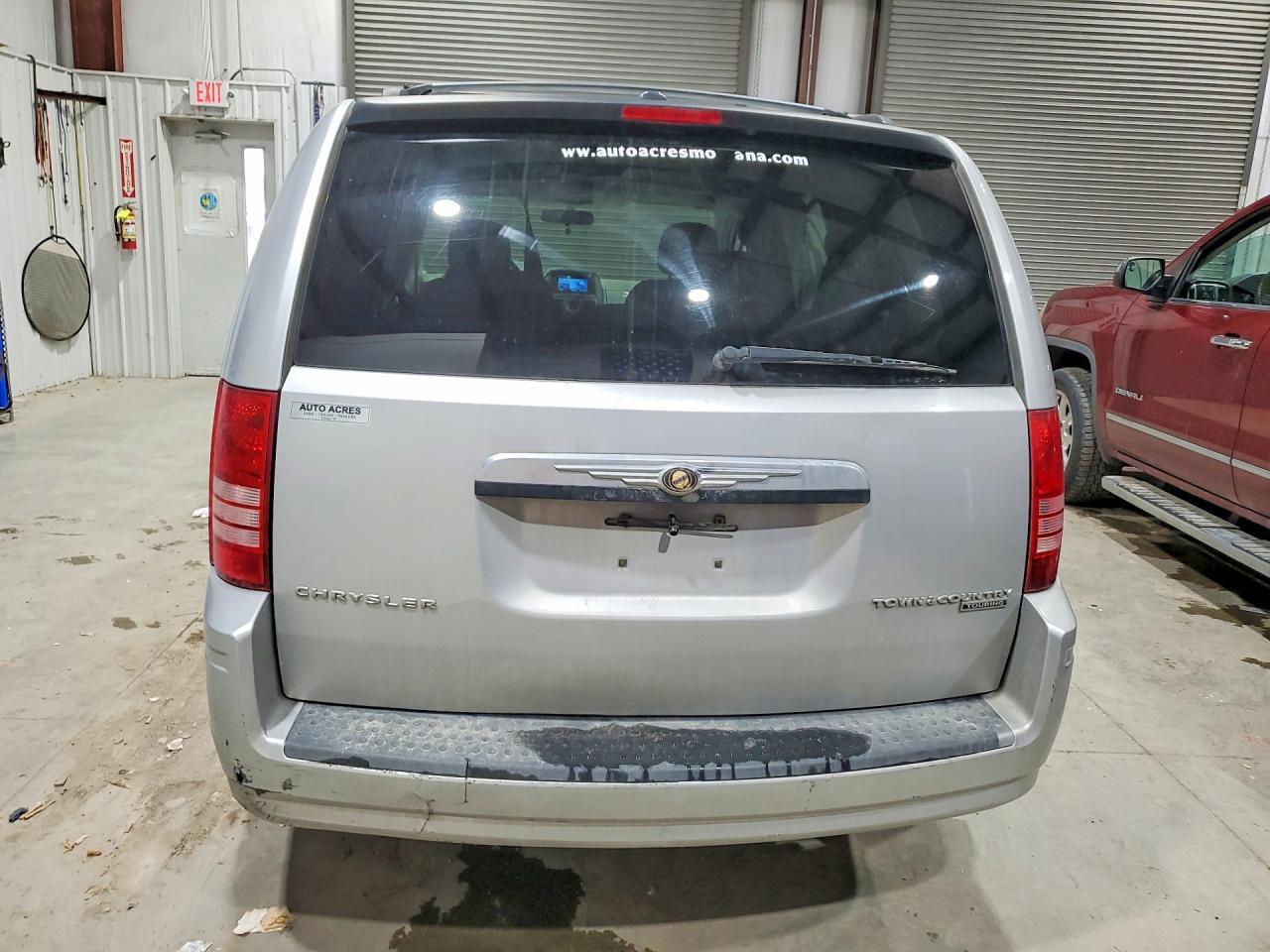 2010 Chrysler Town & Country Touring - Фото 6