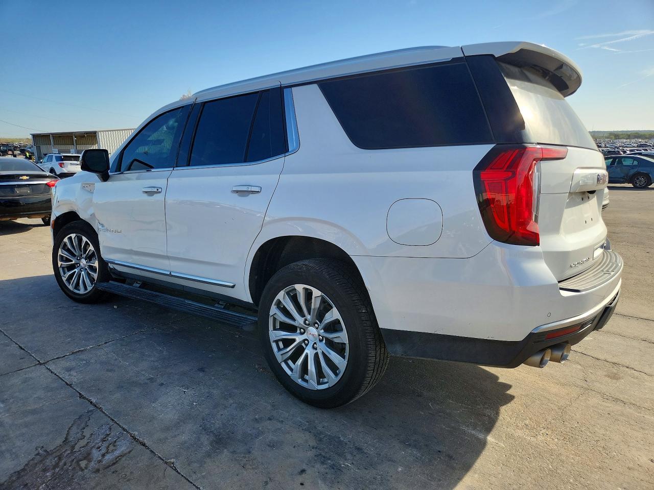 2021 GMC Yukon Denali - Фото 2