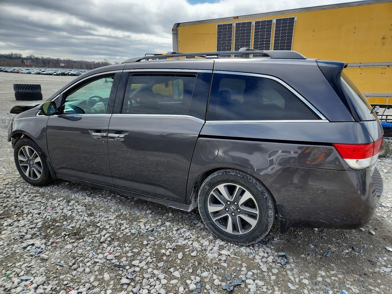 2014 Honda Odyssey Touring - Image 2