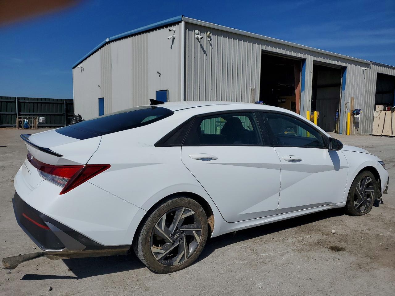 2025 Hyundai Elantra Sel Sport - Image 3