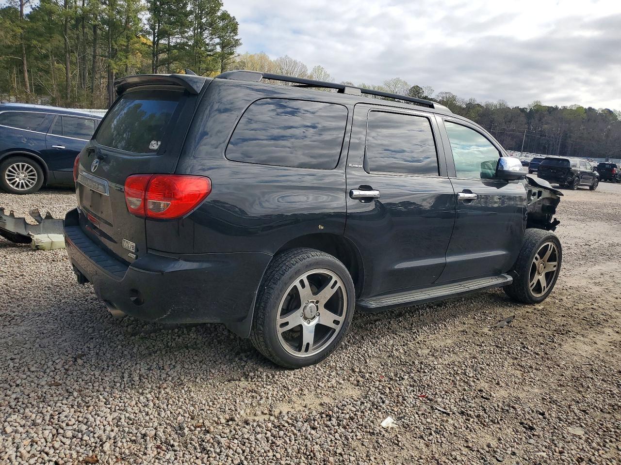 2010 Toyota Sequoia Platinum - Image 3