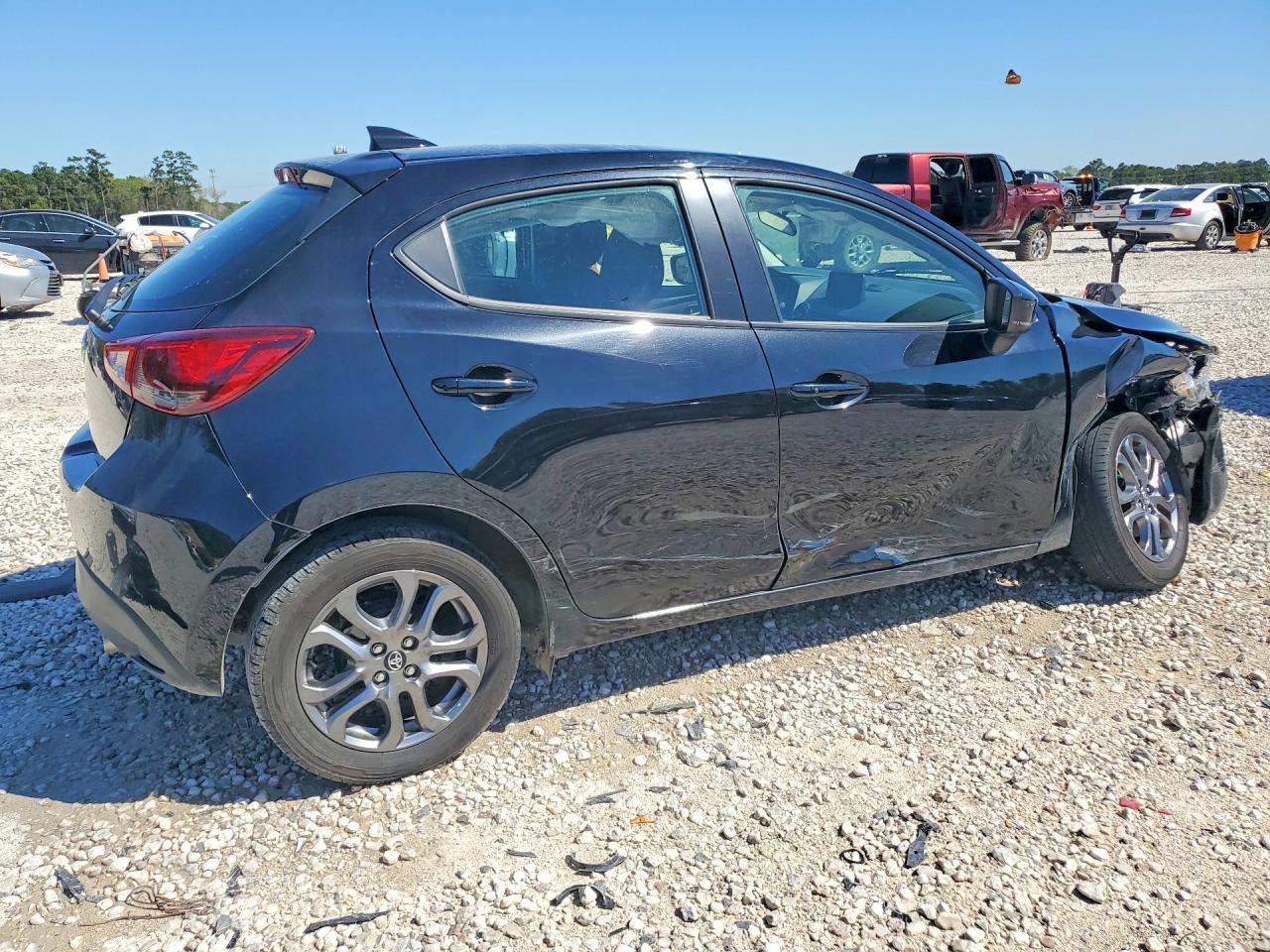2020 Toyota Yaris Hatchback Le - Фото 3