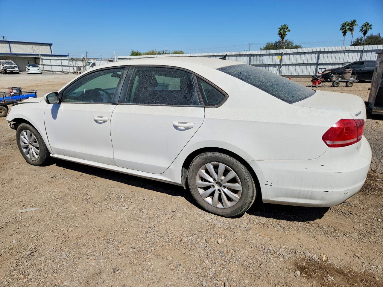 2013 Volkswagen Passat S - Фото 2
