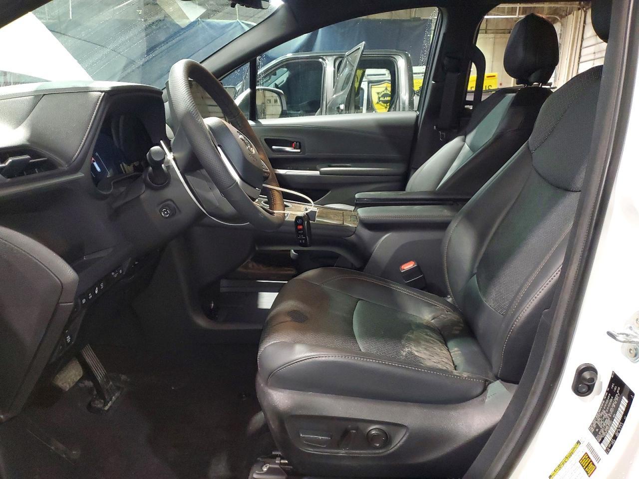 2025 Toyota Sienna Platinum 7-Passenger - Фото 7