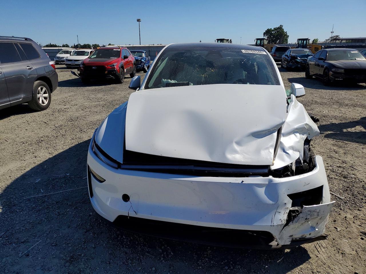 2026 Tesla Model Y - Фото 5