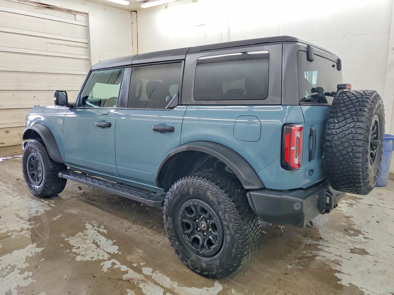 2022 Ford Bronco Base - Image 2