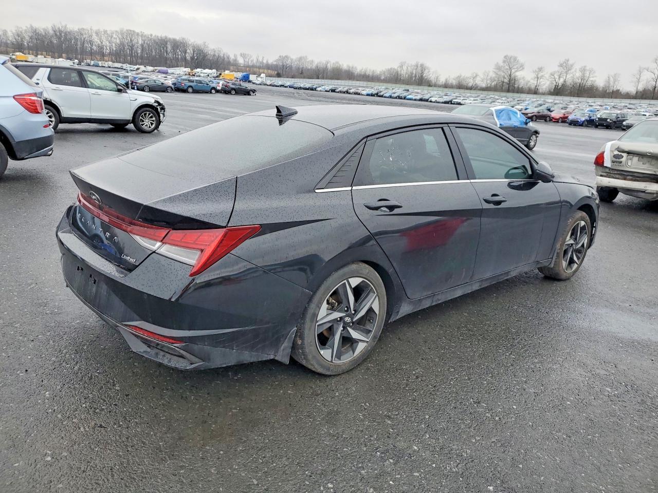 2022 Hyundai Elantra Limited - Image 3