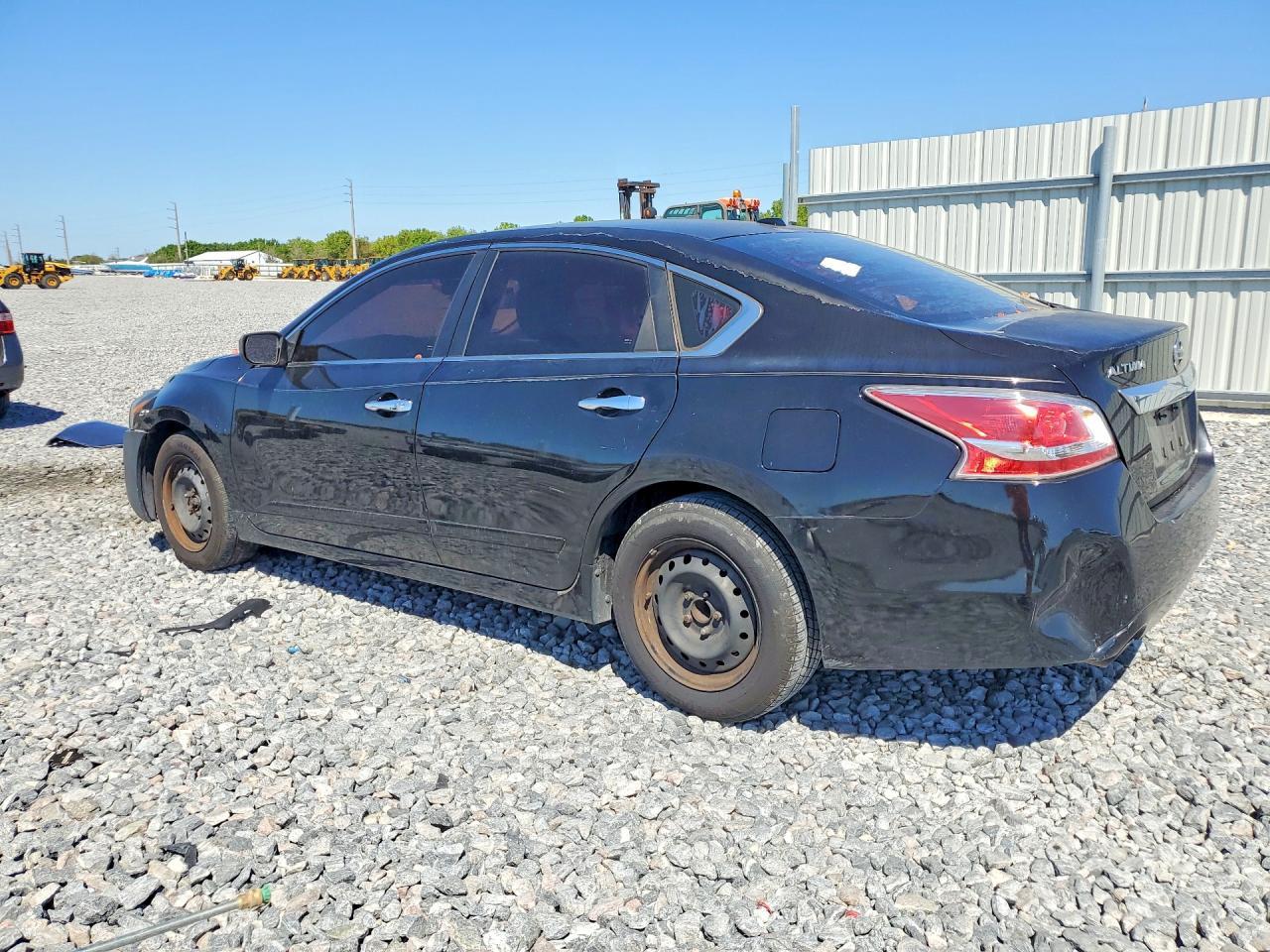2015 Nissan Altima 2.5 S - Фото 2