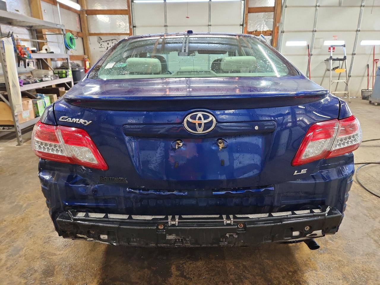 2011 Toyota Camry Le - Фото 6