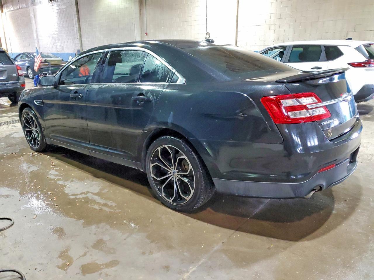 2013 Ford Taurus Sho - Фото 2