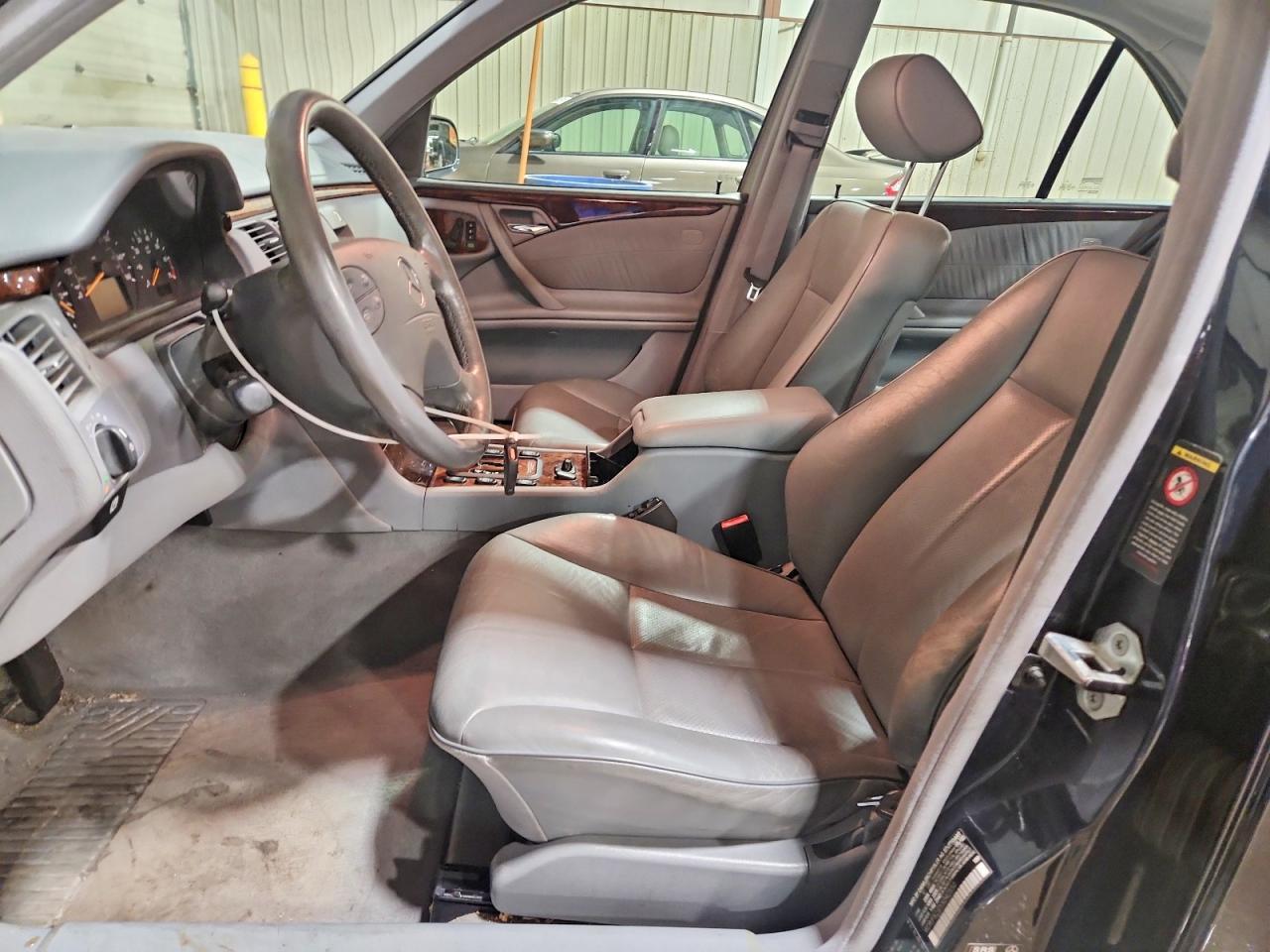 2000 Mercedes-Benz E 320 4Matic - Image 7